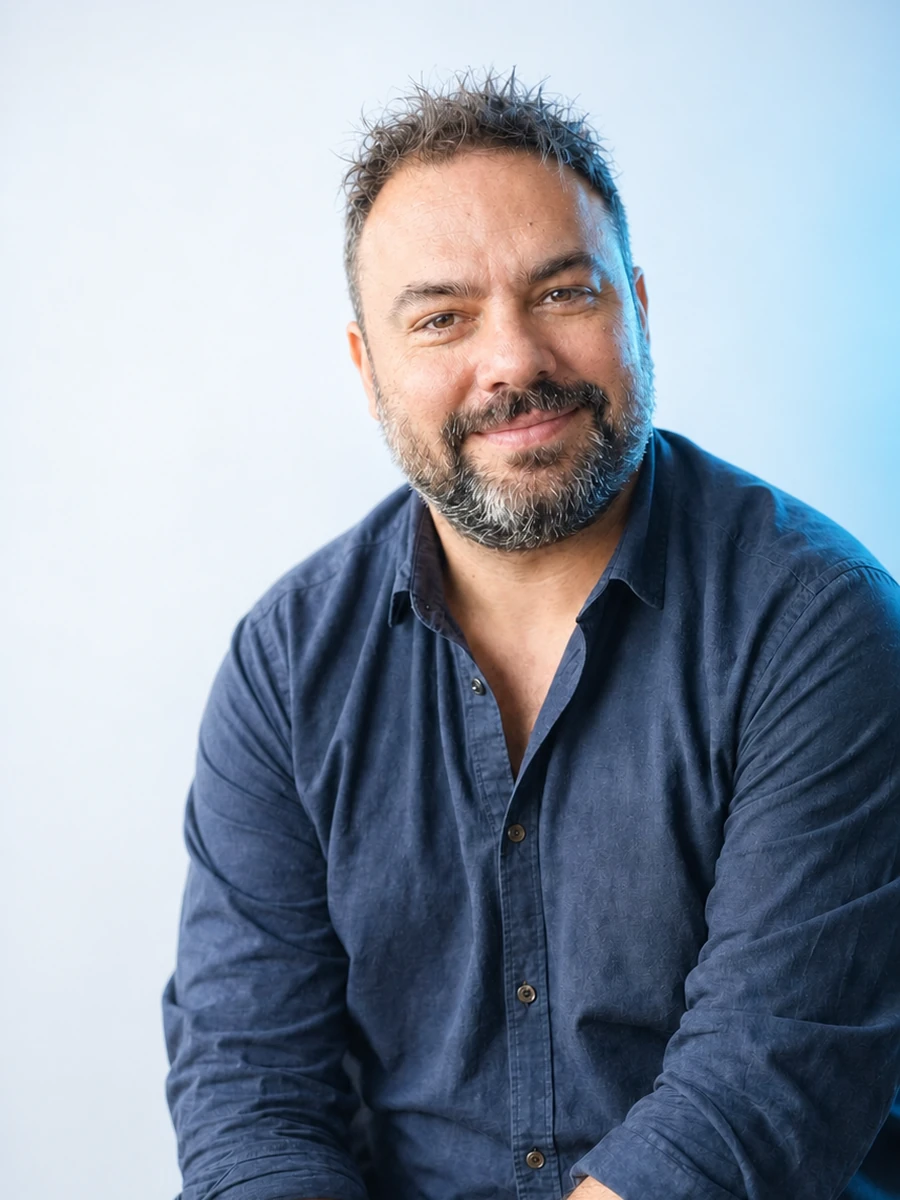 Paulo Teixeira, criador do método Prompthen e do canal Fica a Dica